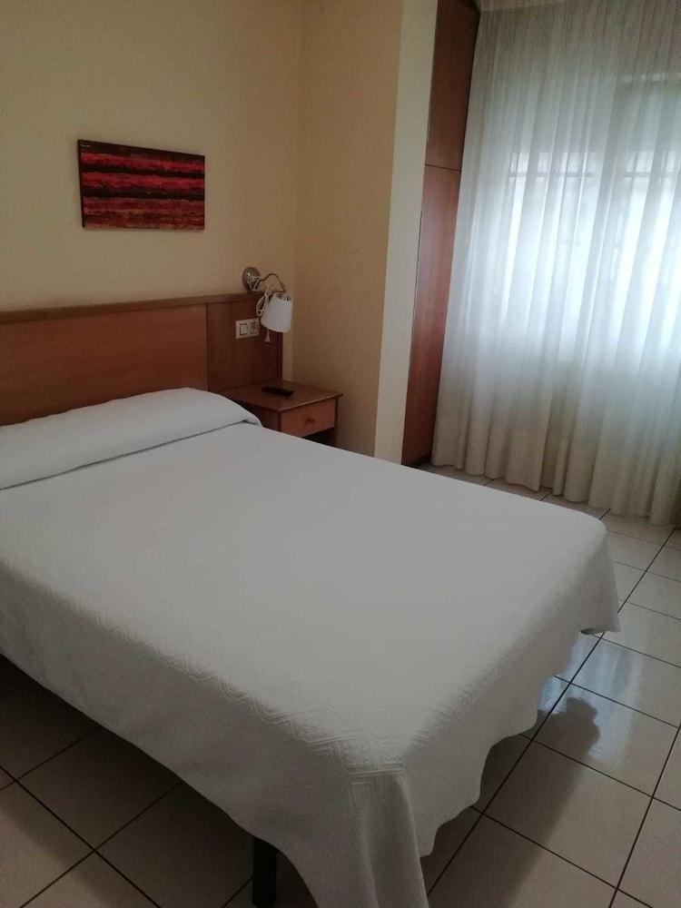 Pension Residencia Caola Arteixo Bagian luar foto
