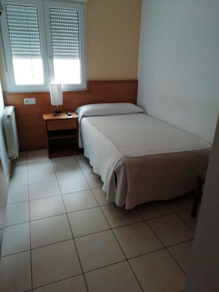 Pension Residencia Caola Arteixo Bagian luar foto